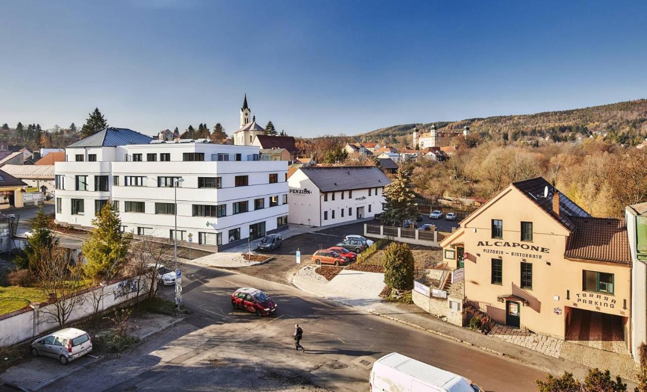 Penzion Al Capone Mnisek Mníšek pod Brdy Exterior foto